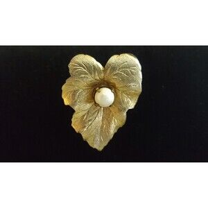 Sarah Coventry / Leaf and Pearl / Pin / Brooch / 1960s